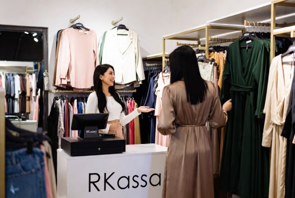 Eén Systeem, Dubbel Zoveel Kansen: Zo Beheer Jij je Voorraad Slim met Rkassa in je Dames- en Kinderkledingzaak